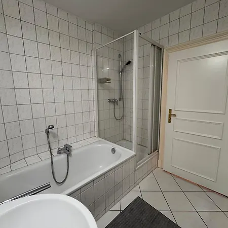 Modernes Hochparterre Im Waldstrassenviertel Apartment *